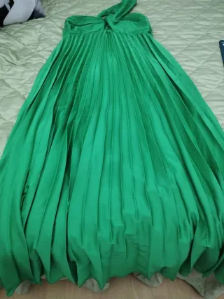 Vestido de fiesta verde plisado