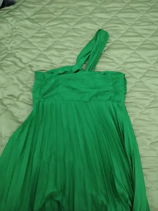 Vestido de fiesta verde plisado