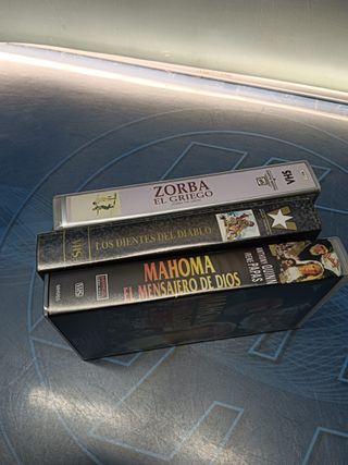 3 cintas, películas VHS. actor Anthony Quinn