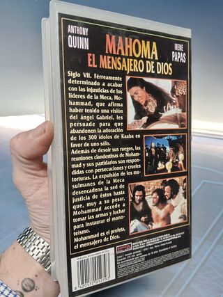 3 cintas, películas VHS. actor Anthony Quinn