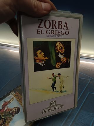 3 cintas, películas VHS. actor Anthony Quinn