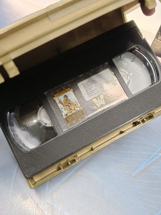 3 cintas, películas VHS. actor Anthony Quinn