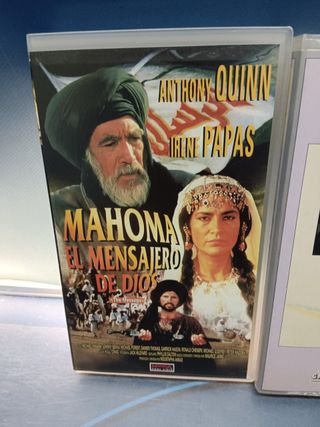 3 cintas, películas VHS. actor Anthony Quinn