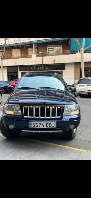 Jeep Grand Cherokee silver creek