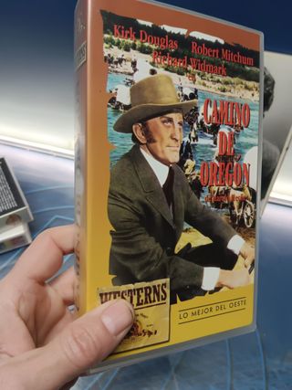 vhs, 3 películas especial Kirk douglas + retrato en marco