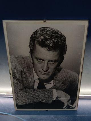 vhs, 3 películas especial Kirk douglas + retrato en marco