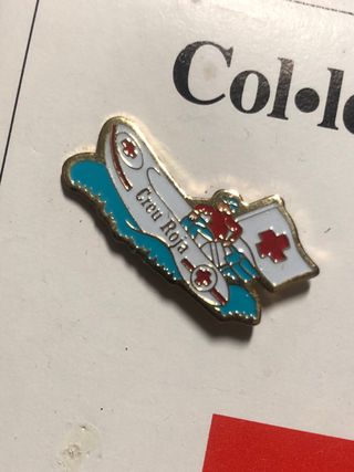 Caja 5 Pins Cruz Roja Edición Limitada