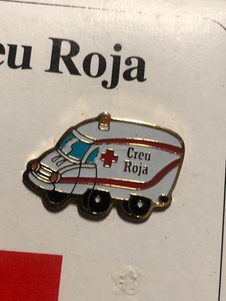 Caja 5 Pins Cruz Roja Edición Limitada