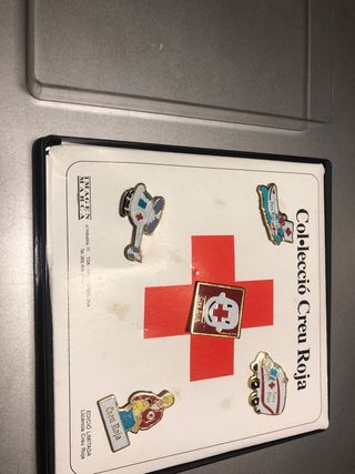 Caja 5 Pins Cruz Roja Edición Limitada