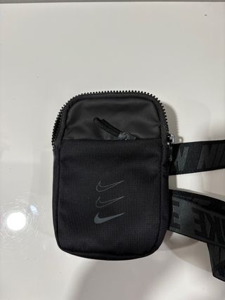 Riñonera Nike Negra Triple Swoosh NEGOCIABLE