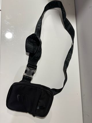 Riñonera Nike Negra Triple Swoosh NEGOCIABLE