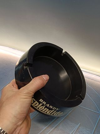 cenicero brandy Esplendido, color negro