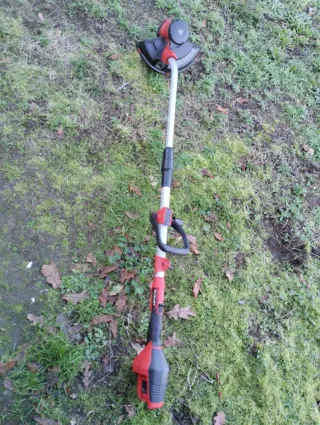 Desbrozadora de jardín eléctrica