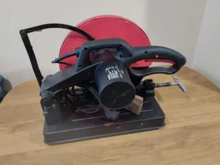 Tronzadora de metal roja