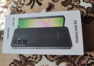 Samsung Galaxy A56 con funda y cargador
