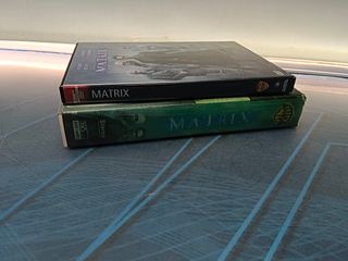 Película en VHS + DVD del clásico de ciencia ficción Matrix