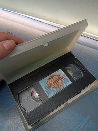 Película en VHS + DVD del clásico de ciencia ficción Matrix