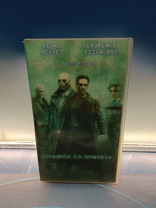 Película en VHS + DVD del clásico de ciencia ficción Matrix