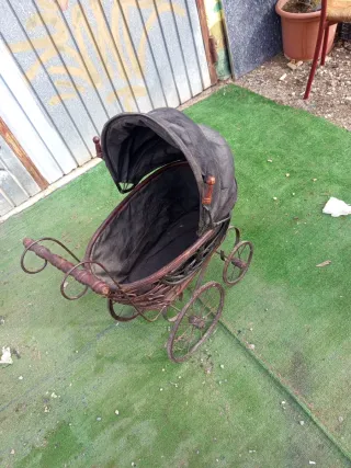 Carro de muñecas antiguo