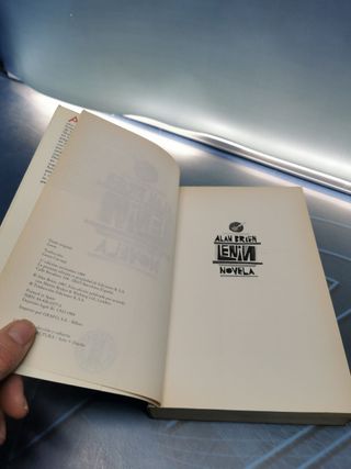 Libro, novela, Lenin.- Alan Brien,