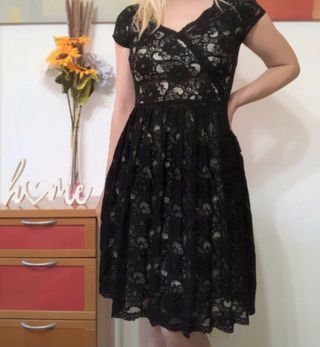 Vestido negro de encaje