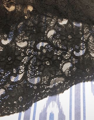 Vestido negro de encaje