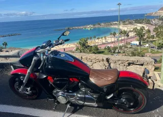 Moto Custom Suzuki Intruder 1800cc Negra y Roja