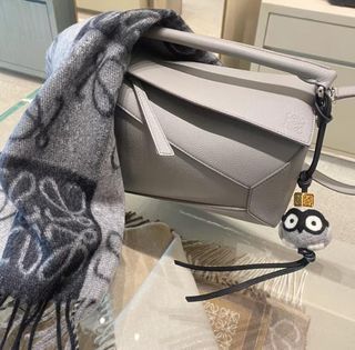 Bolso gris de piel