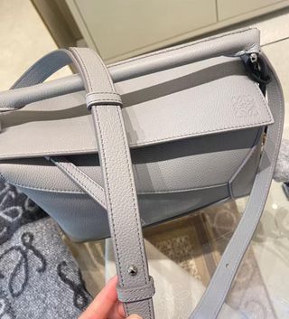 Bolso gris de piel