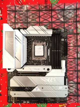 ASUS ROG STRIX X670 E A GAMING WIFI PLACA BASE