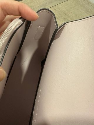 Bolso de Hombro Rosa con Hebilla Dorada