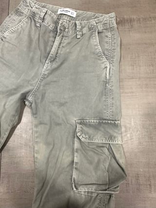 Pull&Bear Pantalón Ancho Verde con Bolsillos