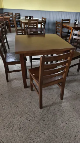 Mesas y Sillas de Madera buen estado