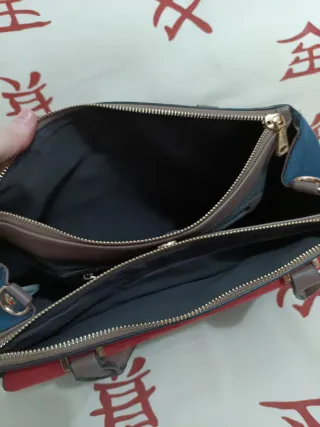 Bolso azul, mostaza y rojizo