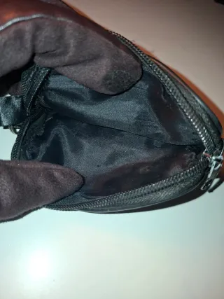 Monedero negro con cremallera