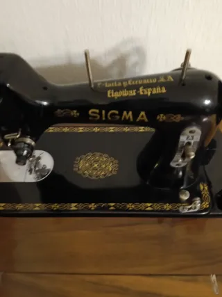 Máquina de coser Sigma antigua