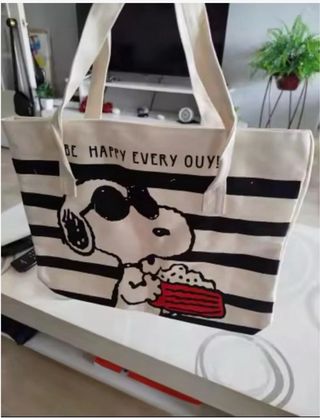 Bolso de mano y hombro snoopy nuevo.