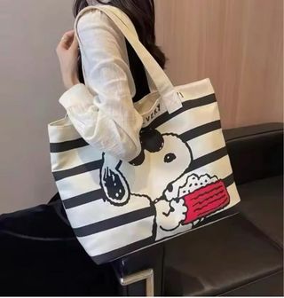 Bolso de mano y hombro snoopy nuevo.