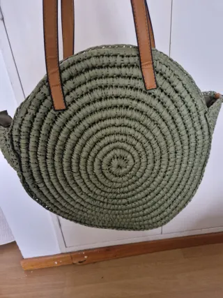 Bolso redondo de paja verde