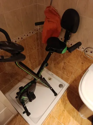 Bicicleta Estática,Plegable, Elegante. Usada 3 ó 4