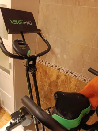 Bicicleta Estática,Plegable, Elegante. Usada 3 ó 4