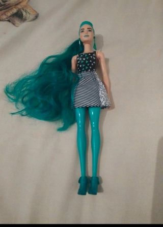 Barbie Color Reveal Verde Completa