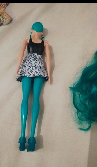 Barbie Color Reveal Verde Completa