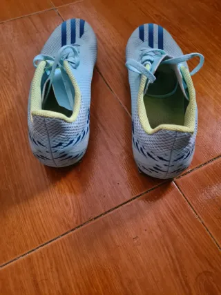 Zapatillas deportivas Adidas azules y verdes