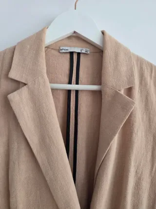 Americana beige corte recto