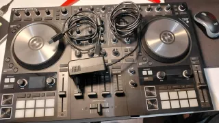 Controladora DJ Traktor S4 Mk3 + Traktor Pro3