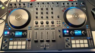 Controladora DJ Traktor S4 Mk3 + Traktor Pro3