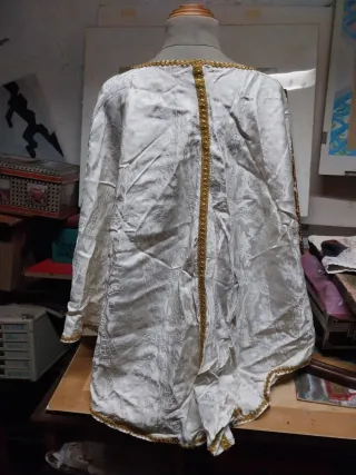 Prenda litúrgica religiosa  antigua