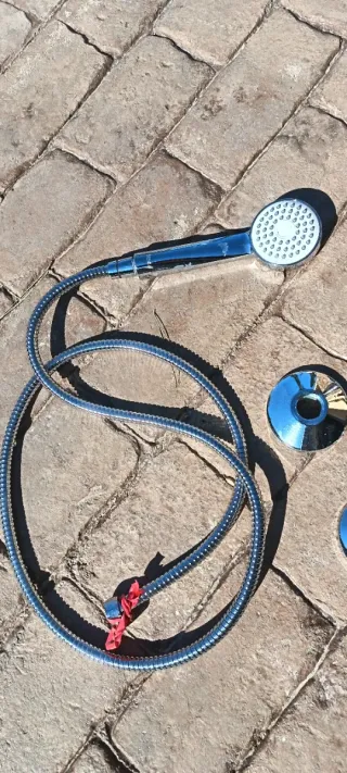 Bañera acero esmaltado y grifo y accesorios Roca