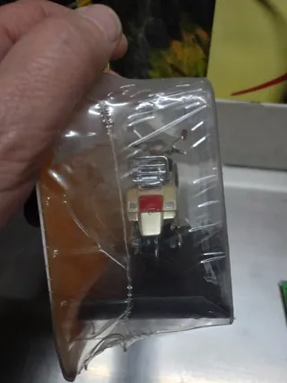 Replica della Vespa GTS 300 (2017) Salvat 1:18